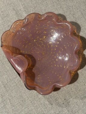 Pink and Gold Murano Glass Bowl featuring a Bullicante Pattern